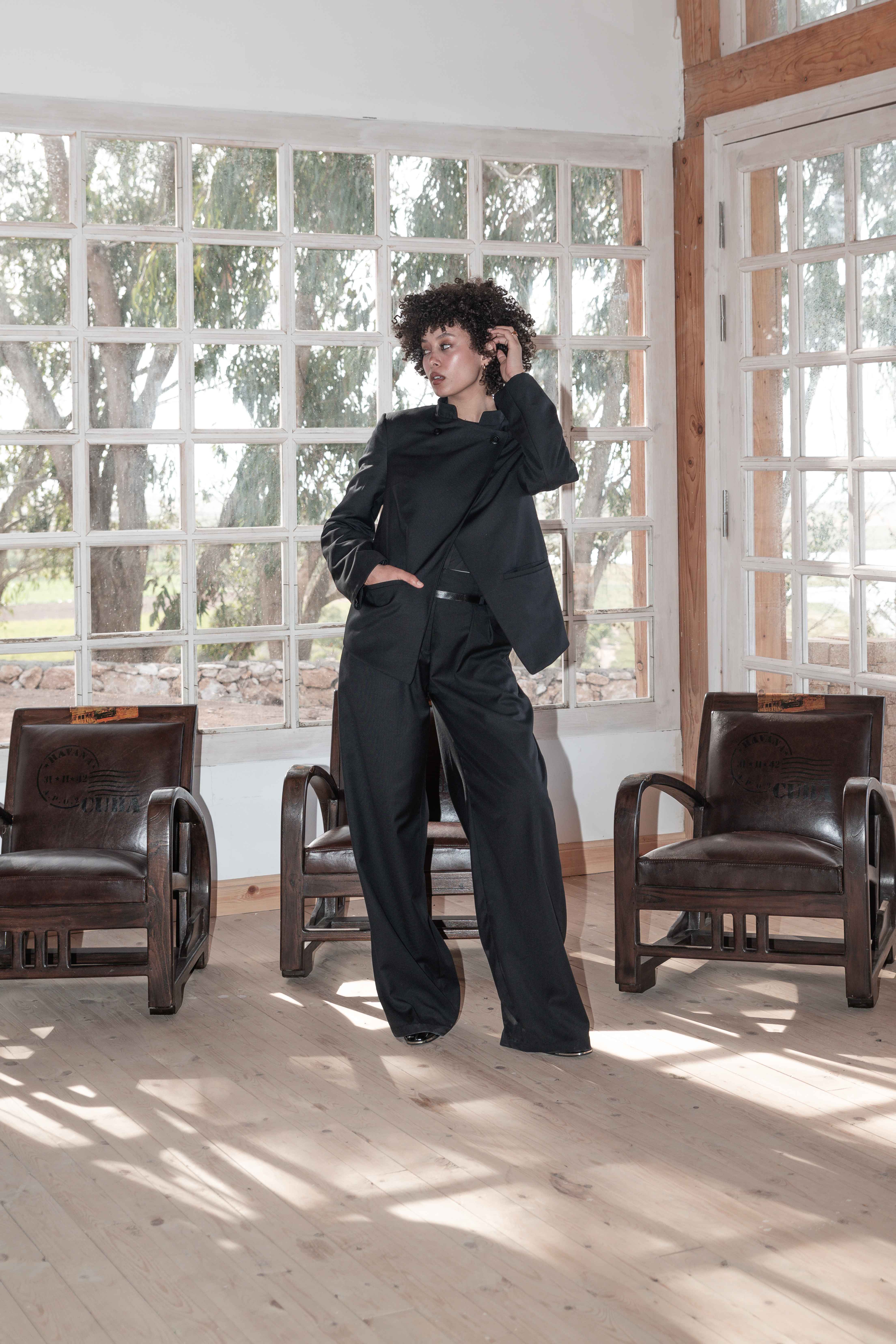 ASYMETRICAL BLAZER